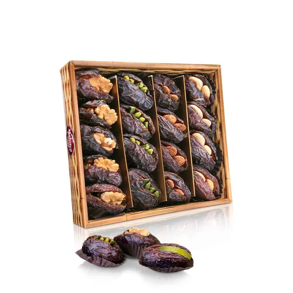 خرما پیارم با مغز گردو با طعم طبیعی و ارزش غذایی بالا، مناسب مصرف روزانه